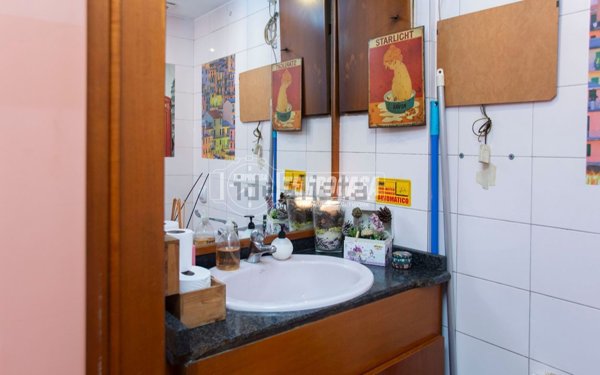 locale commerciale in vendita a Milano