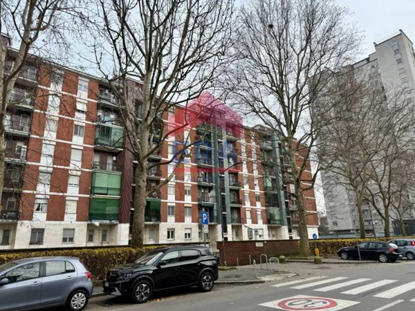 appartamento in vendita a Milano in zona Famagosta