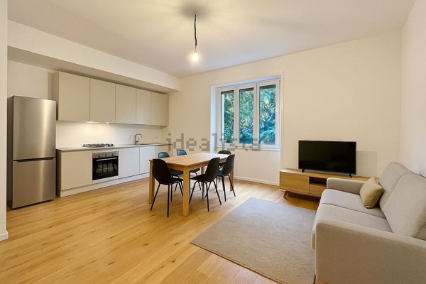 appartamento in vendita a Milano in zona Sant'Ambrogio