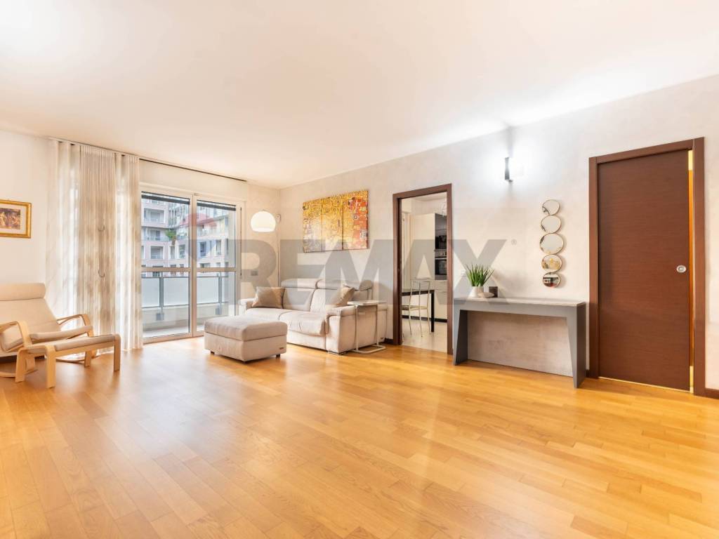 appartamento in vendita a Milano in zona Adriano