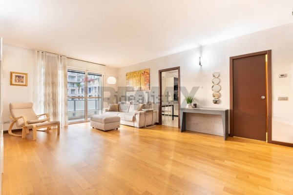 appartamento in vendita a Milano in zona Adriano