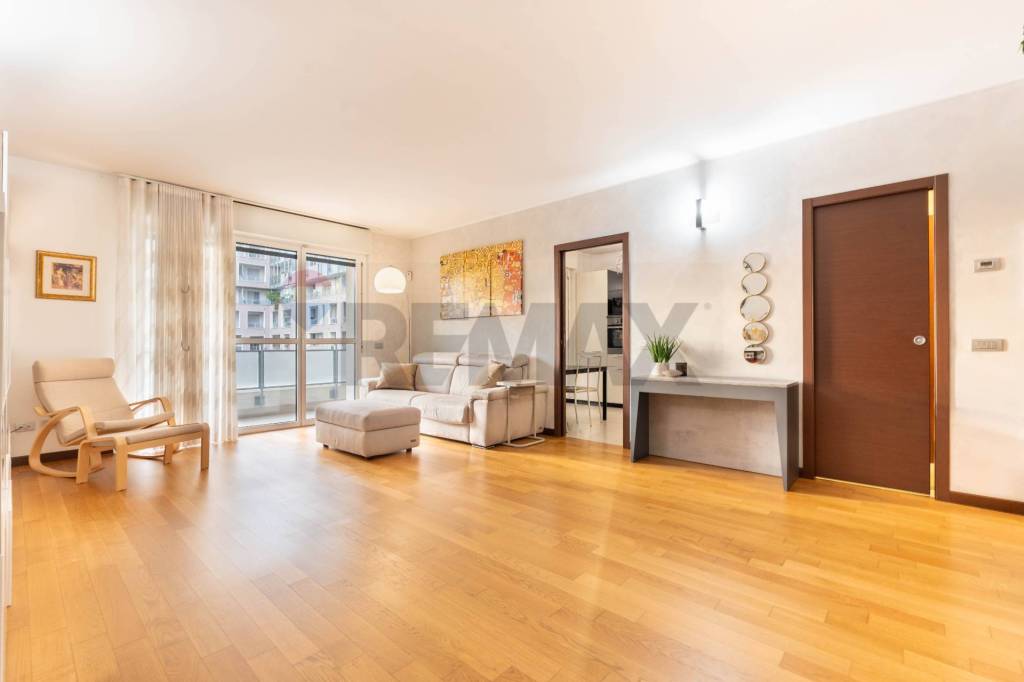 appartamento in vendita a Milano in zona Adriano