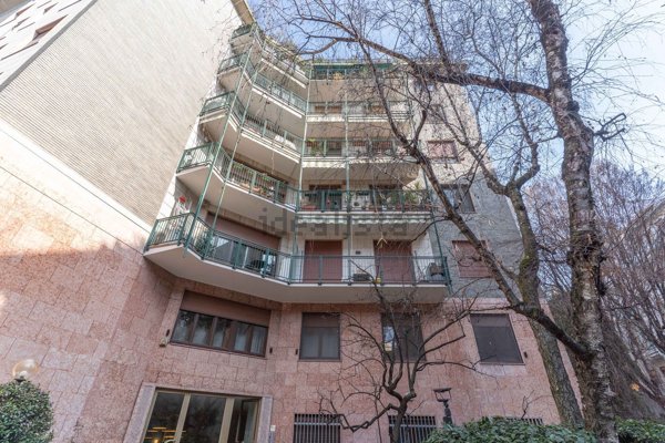 appartamento in vendita a Milano in zona Guastalla