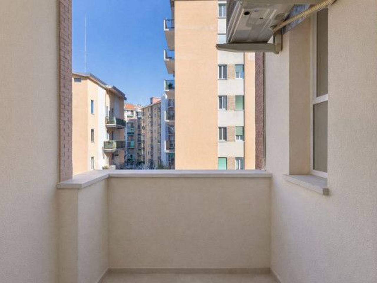 appartamento in vendita a Milano in zona Lorenteggio