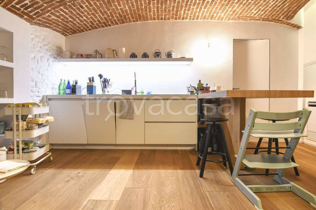 appartamento in vendita a Milano in zona Sant'Ambrogio