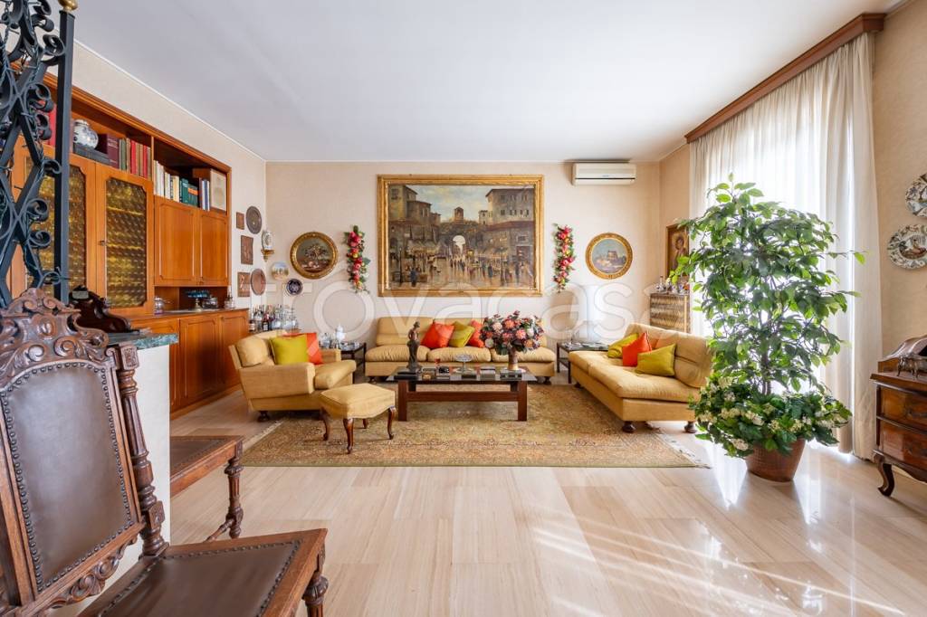 appartamento in vendita a Milano in zona Loreto