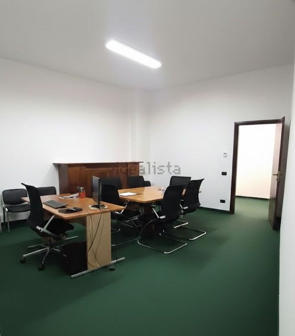 ufficio in vendita a Milano in zona Porta Nuova