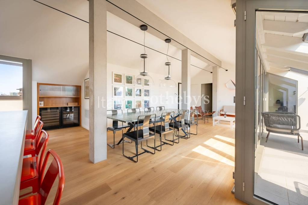 appartamento in vendita a Milano in zona Porta Nuova