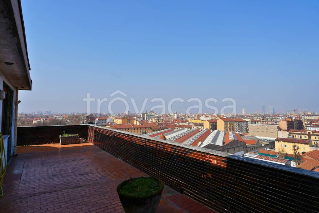 appartamento in vendita a Milano in zona Bocconi