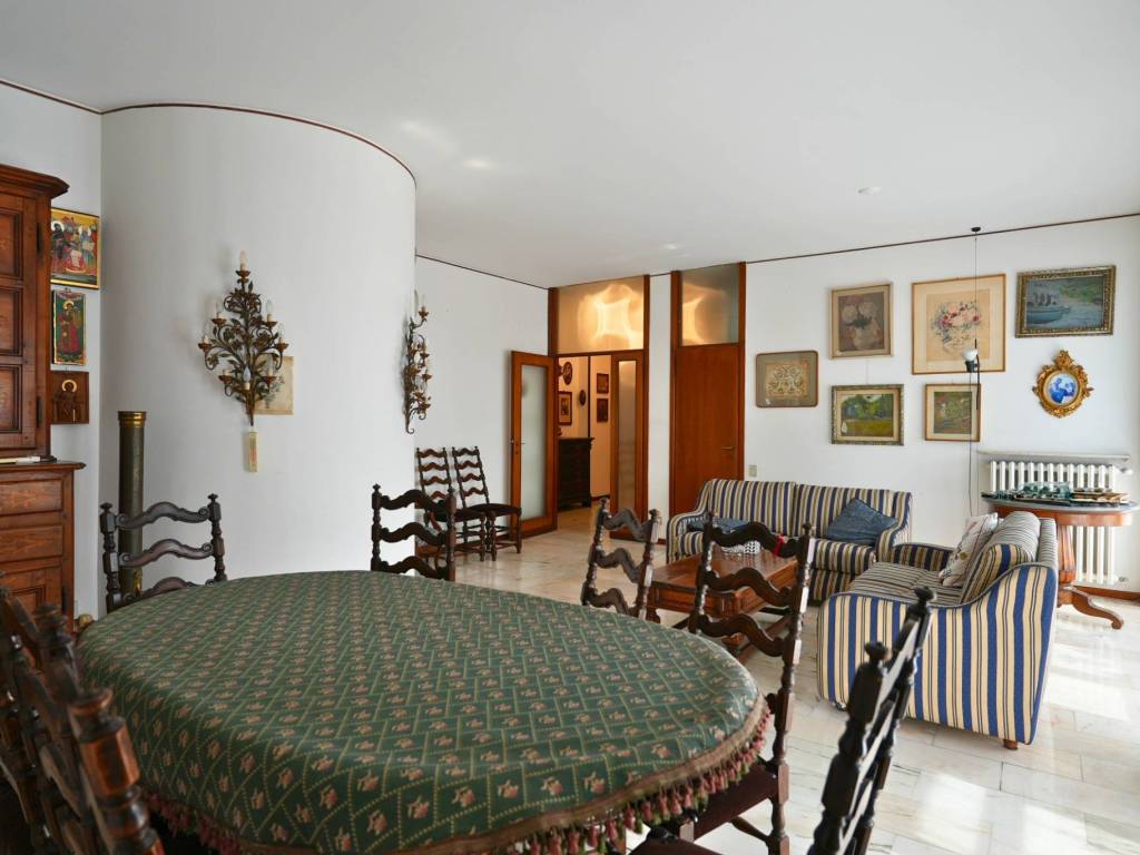 appartamento in vendita a Milano in zona Guastalla