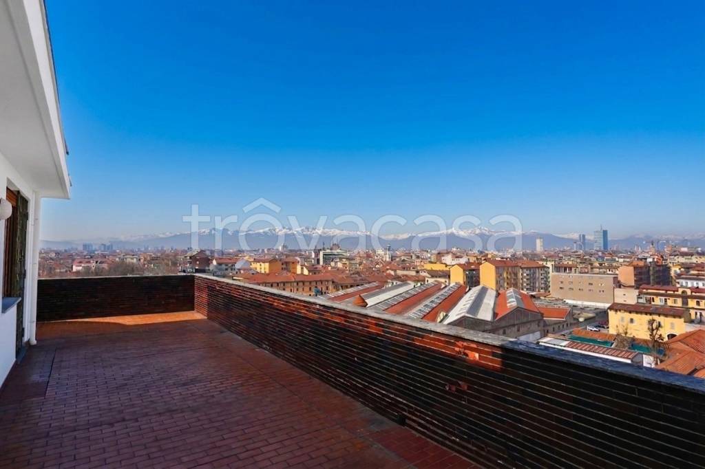 appartamento in vendita a Milano in zona Guastalla