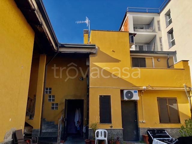 appartamento in vendita a Milano in zona Adriano