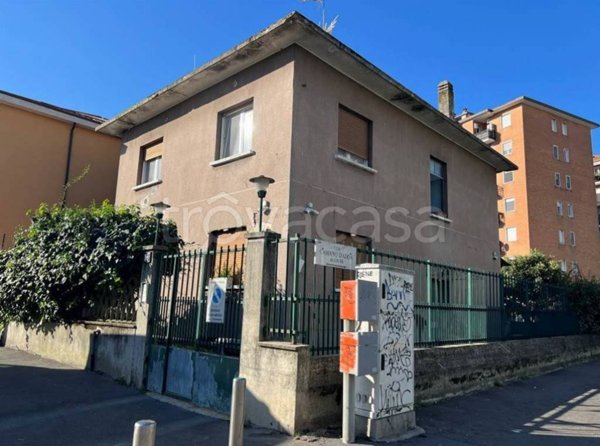 appartamento in vendita a Milano in zona Corvetto