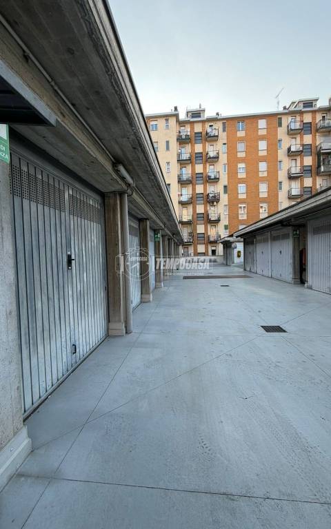 locale commerciale in vendita a Milano in zona Crescenzago