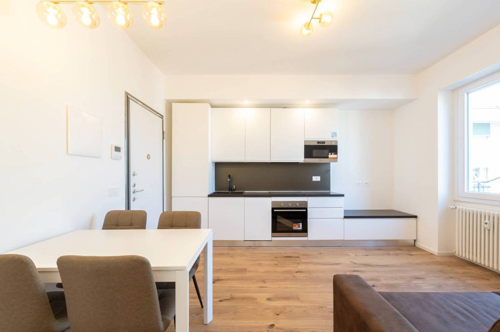 appartamento in vendita a Milano in zona Lorenteggio