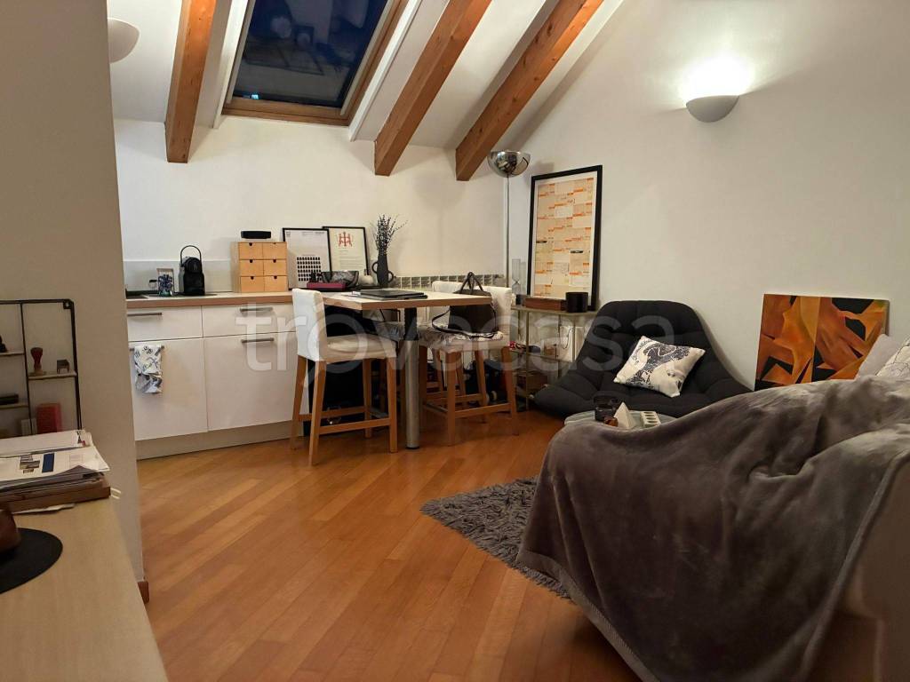 appartamento in vendita a Milano in zona Adriano