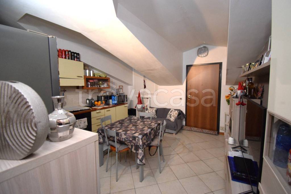 appartamento in vendita a Milano in zona Adriano