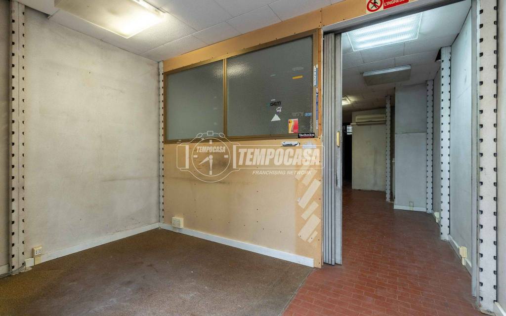 negozio in vendita a Milano in zona Bocconi