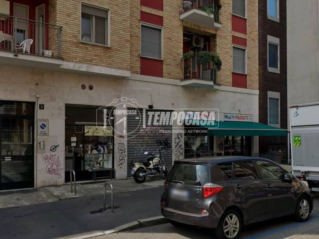 negozio in vendita a Milano in zona Famagosta
