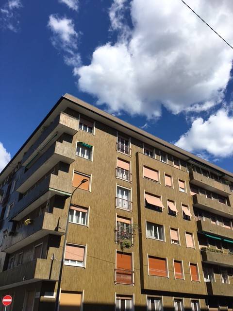 appartamento in vendita a Milano in zona Lorenteggio