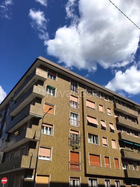 appartamento in vendita a Milano in zona Lorenteggio
