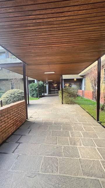 appartamento in vendita a Milano in zona Lorenteggio