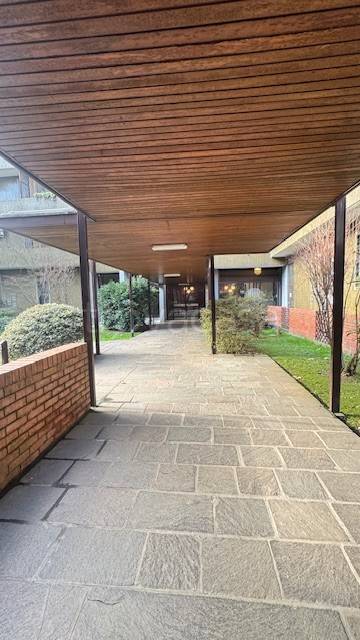appartamento in vendita a Milano in zona Lorenteggio