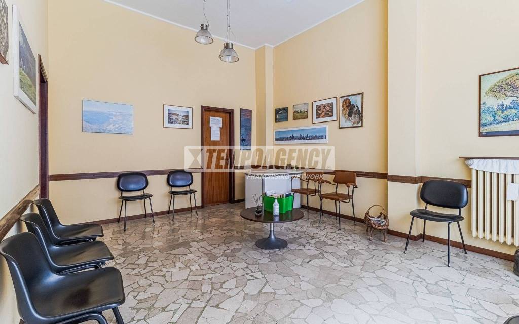negozio in vendita a Milano in zona Rogoredo