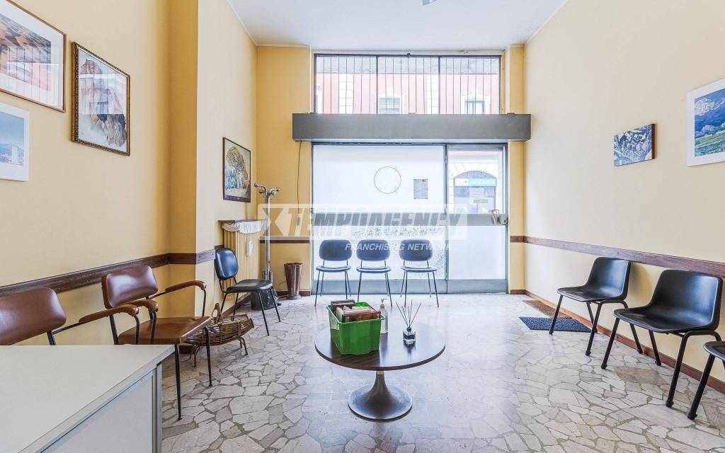 negozio in vendita a Milano in zona Rogoredo