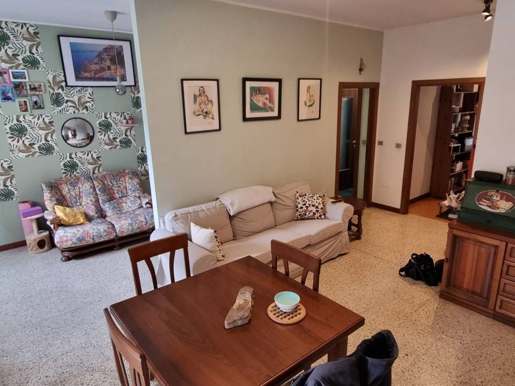 appartamento in vendita a Milano in zona Barona