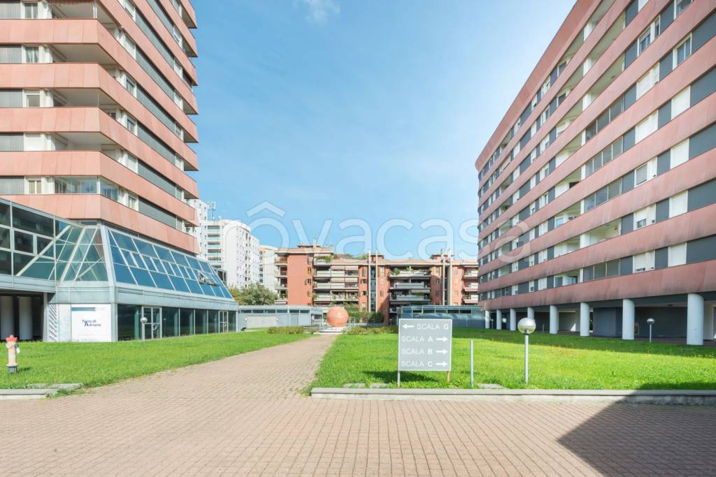 appartamento in vendita a Milano in zona Adriano