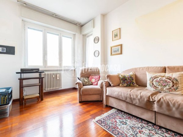 appartamento in vendita a Milano in zona Lorenteggio