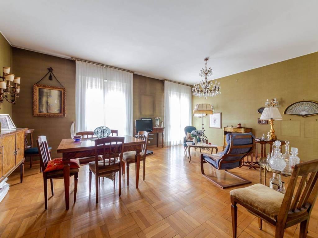 appartamento in vendita a Milano in zona Città Studi