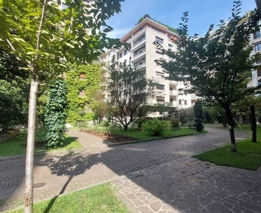appartamento in vendita a Milano in zona Guastalla