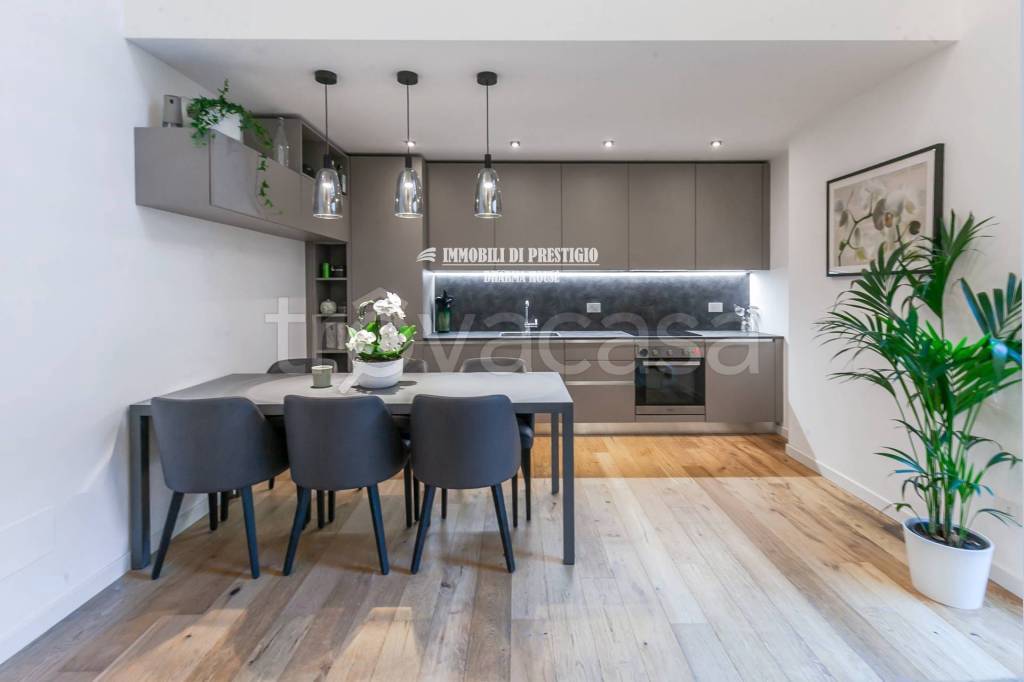 appartamento in vendita a Milano in zona Solari