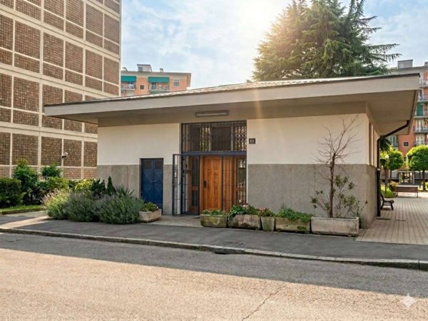 casa indipendente in vendita a Milano in zona Quartiere degli Olmi