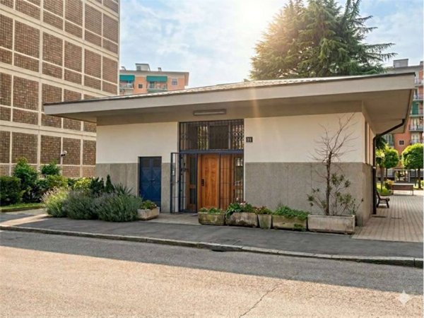 casa indipendente in vendita a Milano in zona Quartiere degli Olmi