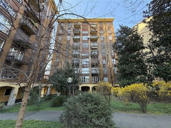 appartamento in vendita a Milano in zona Lorenteggio