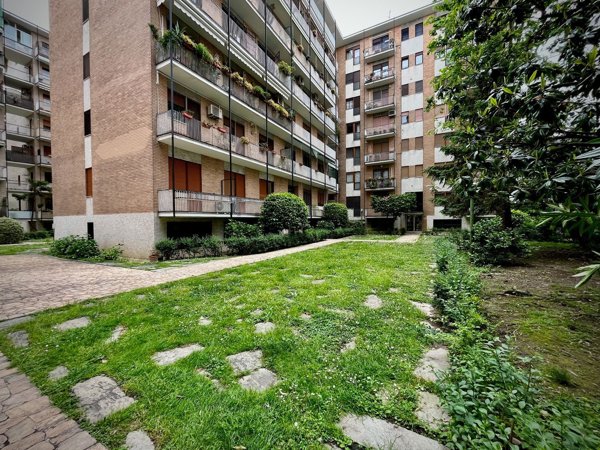 appartamento in vendita a Milano in zona Porta Vittoria