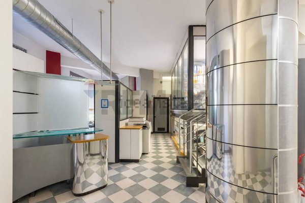 ufficio in vendita a Milano in zona Vigentino