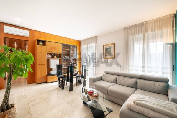 appartamento in vendita a Milano in zona Baggio