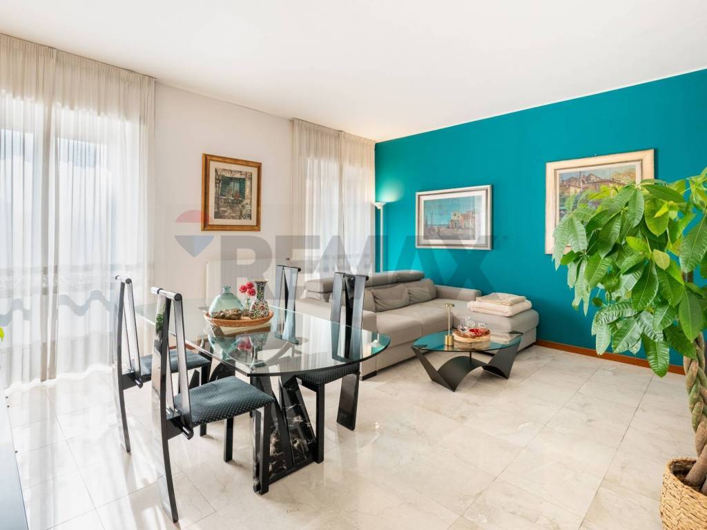 appartamento in vendita a Milano in zona Baggio