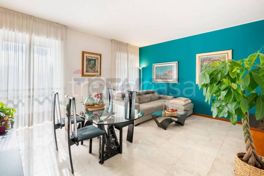 appartamento in vendita a Milano in zona Baggio