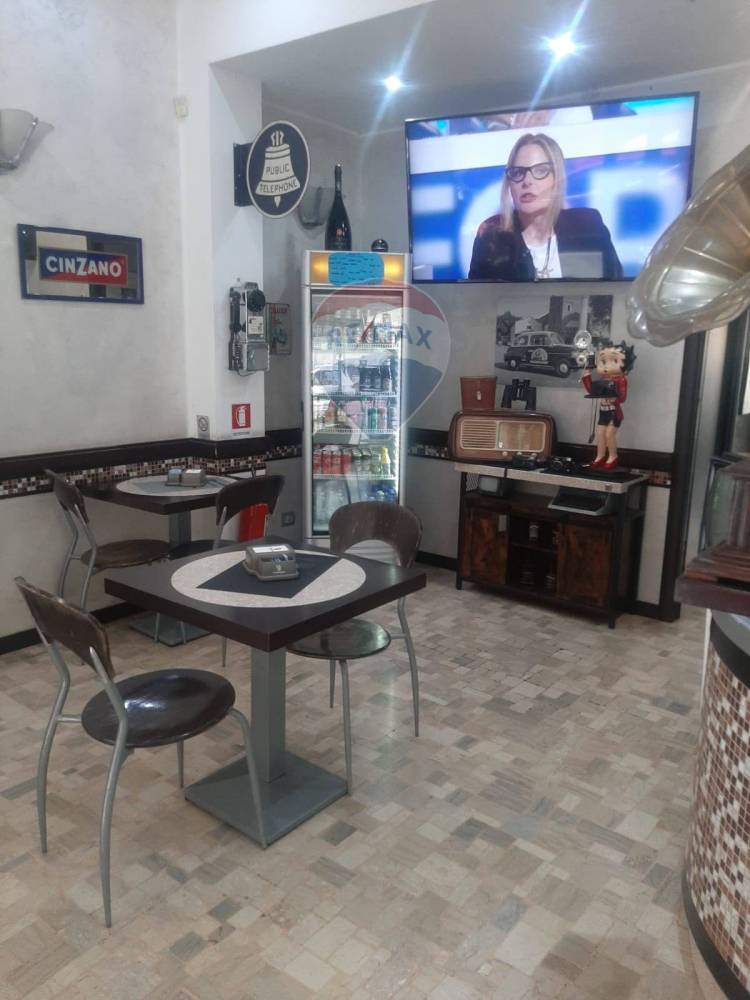 negozio in vendita a Milano in zona Lorenteggio