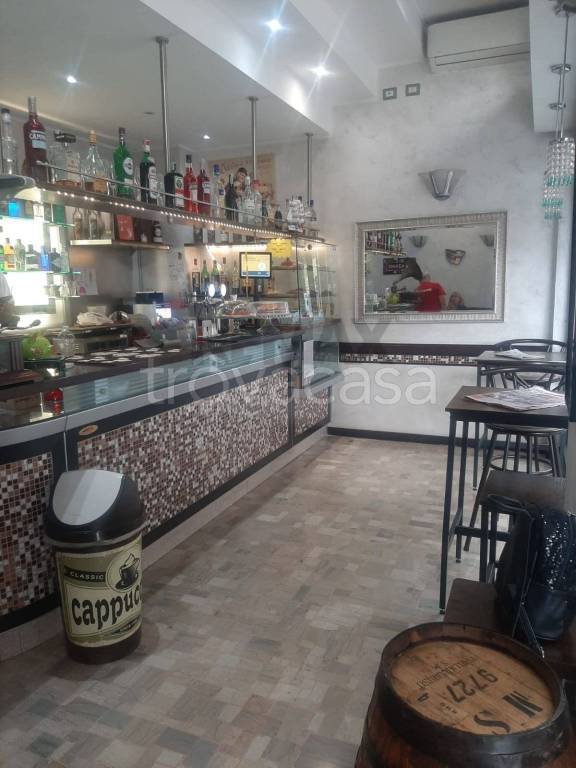 negozio in vendita a Milano in zona Lorenteggio