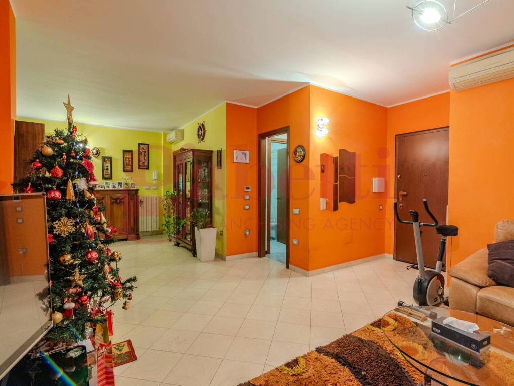 appartamento in vendita a Milano in zona Famagosta