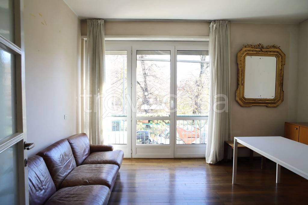 appartamento in vendita a Milano in zona Bocconi