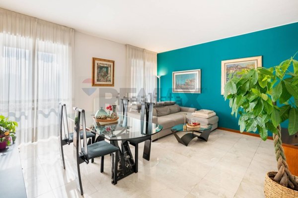 appartamento in vendita a Milano in zona Baggio