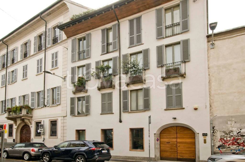 appartamento in vendita a Milano in zona Sant'Ambrogio