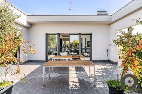 appartamento in vendita a Milano in zona San Cristoforo